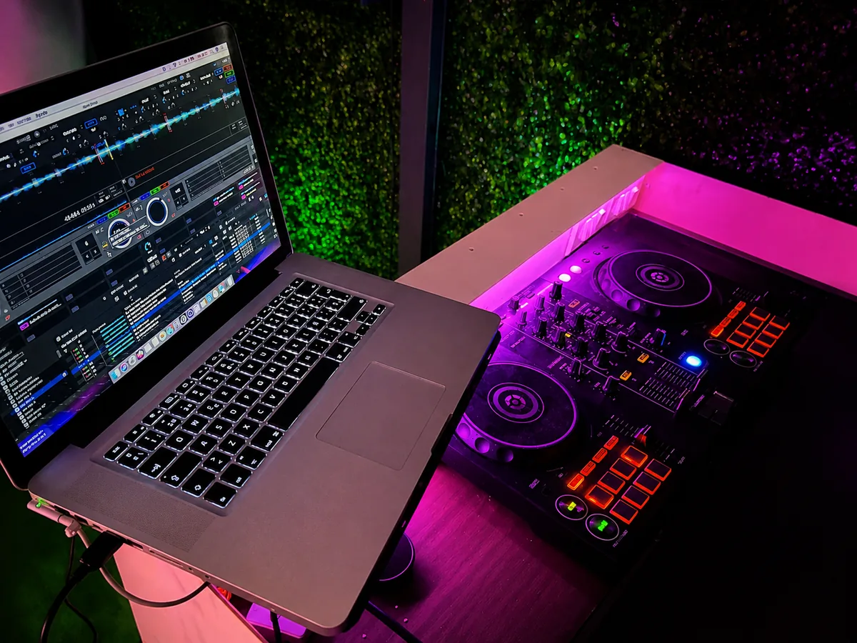DJ profesional RALRIS
